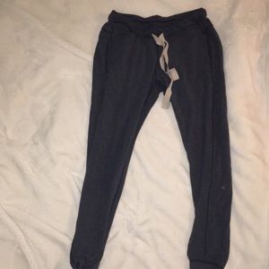 navy blue woman’s lululemon sweatpants